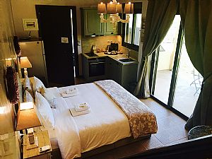 Deluxe suite with pool view