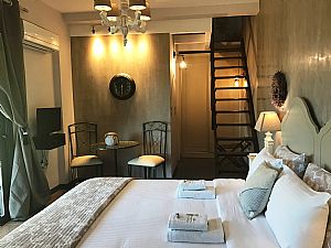 Deluxe suite with pool view